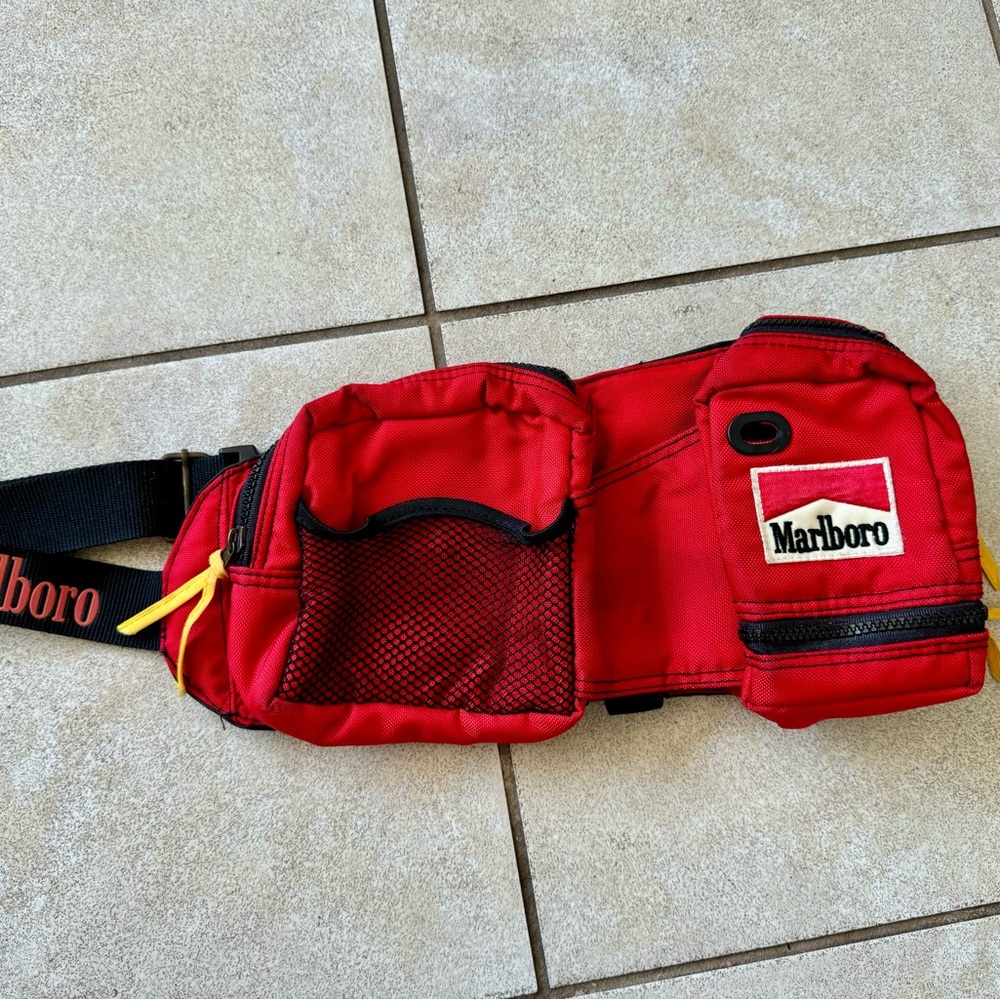 Vintage 70s Marlboro hip pack